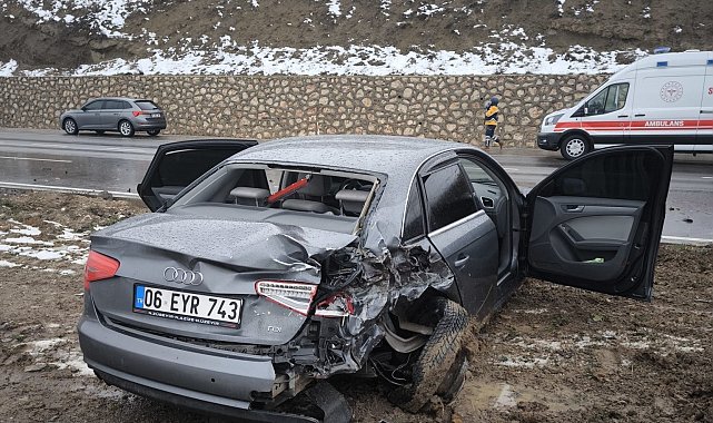 Amasya'da minibüs ile otomobil çarpıştı: 6 yaralı