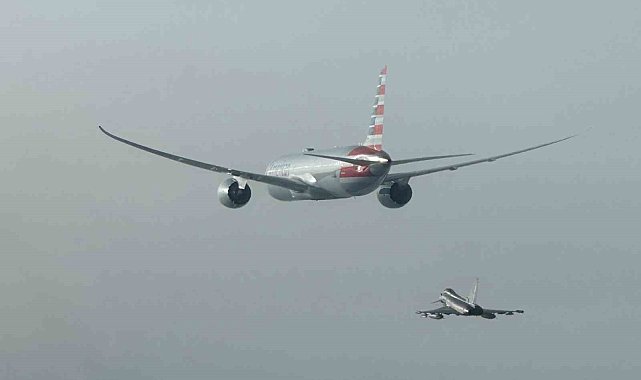 American Airlines'a ait yolcu uçağı bomba tehdidi nedeniyle İtalya'ya iniş yaptı