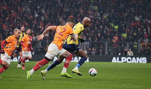 Anderson Talisca, Fenerbahçe'de ilk derbiye çıktı