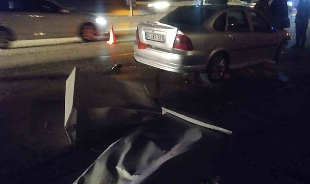 Ankara'da kontrolden çıkan otomobil kaldırımdaki elektrik panosuna çarptı: 2 yaralı