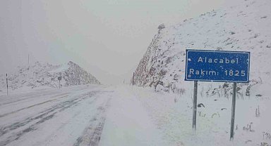 Antalya - Konya Karayolunda kar yağışı etkili oldu