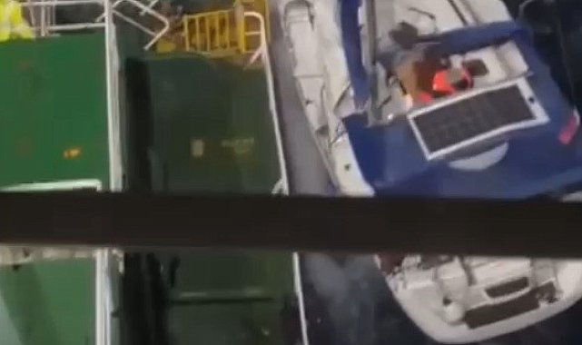 Antalya Körfezi'nde fırtınaya yakalanan teknede can pazarı