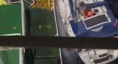 Antalya Körfezi'nde fırtınaya yakalanan teknede can pazarı