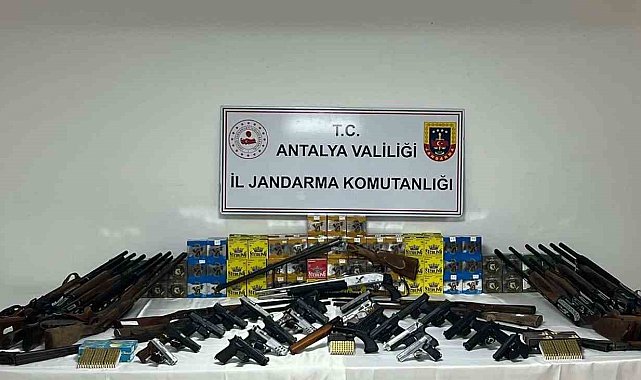 Antalya'da ruhsatsız silah operasyonu, 22 şüpheli hakkında işlem başlatıldı