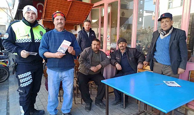 Araç sürücüleri 'ambulanslara fermuar sistemi ile yol verme' hakkında bilgilendirildi