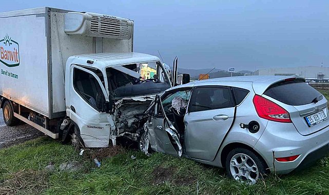 Araçlar kafa kafaya çarpıştı: 1 ölü
