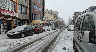 Ardahan'da kar yağışı etkili oluyor