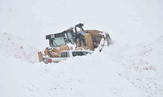 Askerler 4 kilometrelik karlı yolu 10 dakikada aşarak operatöre ulaştı
