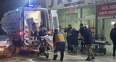 Ayağından vuruldu, hastaneye sevk edilirken gazetecileri hedef aldı