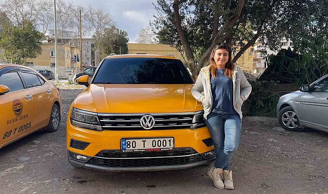 Babasının hasta olmasıyla direksiyona geçen taksici Emine'nin hayali tır şoförü olmak
