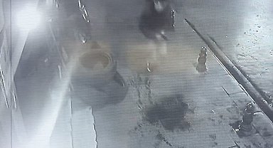 Bahçelievler'de bir şahıs husumetlisinin bulunduğu dükkanı kurşunladı: 3 yaralı