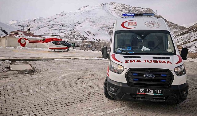 Bahçesaray'da 65 yaşındaki hasta helikopter ambulansla Van'a sevk edildi