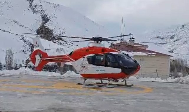 Bahçesaray'da hamile kadın helikopter ambulansla Van'a sevk edildi
