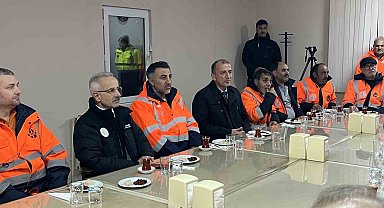Bakan Uraloğlu'dan Gaziosmanpaşa'da karla mücadele bilgilendirmesi