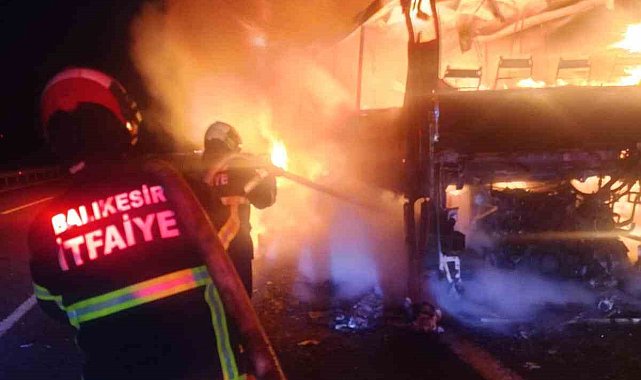 Balıkesir'de 34 yolcusu bulunan otobüs sabaha karşı yandı