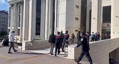 Balıkesir'de göçmen kaçakçılığı operasyonunda 5 kişi tutuklandı