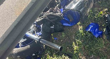 Bariyere çarpan motosikletin sürücüsü ağır yaralandı