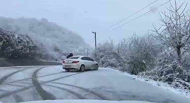 Bartın'da kar yağışı sürüyor