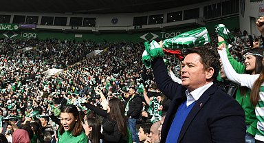 Başkan Aydın, Bursaspor'un maçını öğrencilerle birlikte izledi