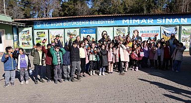 Başkan Çerçioğlu Aydınlı öğrencilere doğa sevgisini öğretiyor
