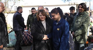 Başkan Gençay'dan evi yanan aileye yardım eli