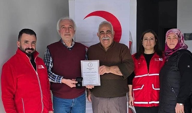Başkan Kamil Saraçoğlu'na Kızılay'dan gümüş madalya