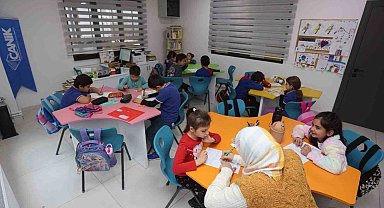 Başkan Sandıkçı: "Halk kütüphanemizde bir ayda bin 648 öğrencimizi ağırladık"