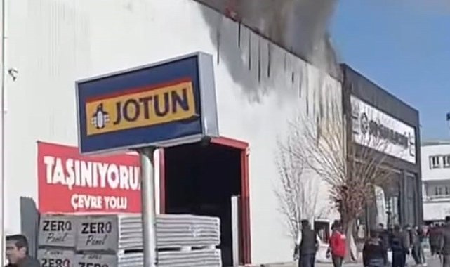 Batman'da alüminyum profil üretimi yapılan iş yerinde yangın