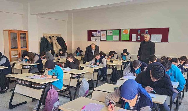 Bayburt'ta EFOR projesi kapsamında TYT deneme sınavı yapıldı