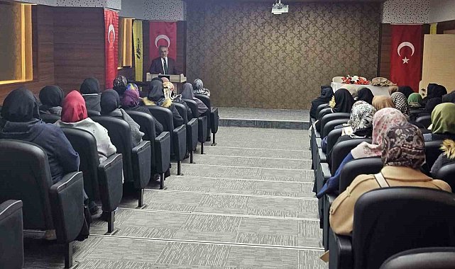 Bayburt'ta kadınlara yönelik "Berat Kandili" konulu konferans düzenlendi