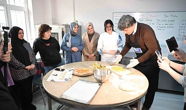 Belediye başkanı pide yaptı