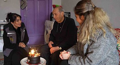 Belediyeden gönülleri ısıtan sürpriz: 85 yıllık ömründe ilk kez doğum gününü kutladı