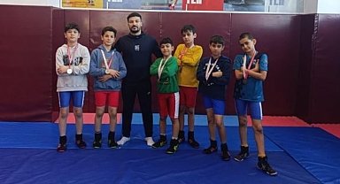 Besnili öğrencilerden güreş müsabakalarında büyük başarı