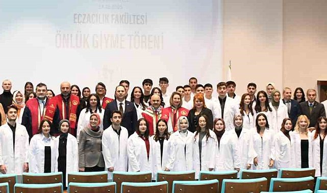 Beyaz önlükleriyle eczacılık mesleğine ilk adım