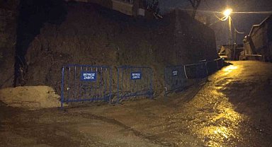 Beykoz'da istinat duvarı çöktü, 2 katlı bina tedbir amaçlı boşaltıldı