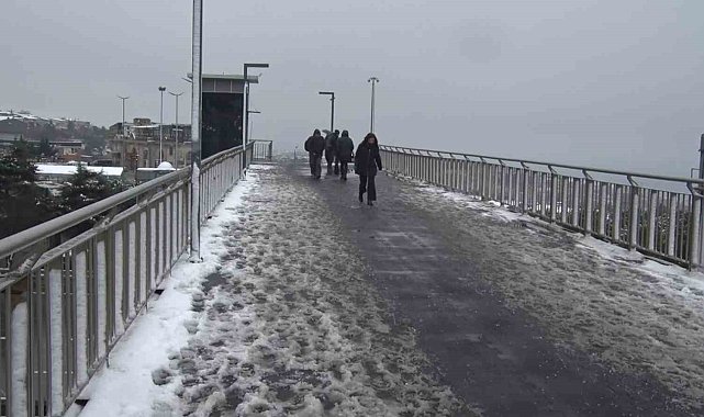 Beylikdüzü ve Büyükçekmece'de kar yağışı