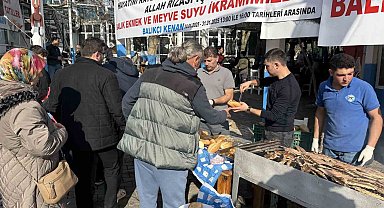 Beylikdüzü'nde kazada ölen torununun hayrı için yüzlerce balık ekmek dağıttı