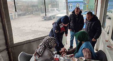 Bigadiç'te kaybolma riski taşıyan vatandaşlara akıllı saat dağıtımı yapıldı