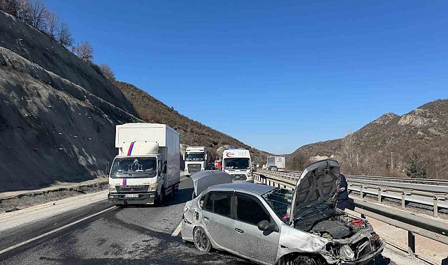 Bilecik'te trafik kazası, 3 yaralı