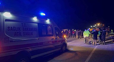 Bitlis'te kaçak göçmen taşıyan tırın gizli bölmesi çöktü: 1 ölü, 4 yaralı