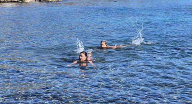 Bodrum'da kış ortasında deniz keyfi