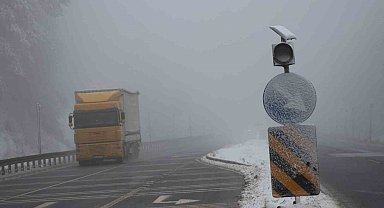 Bolu Dağı'nda sis görüş mesafesini düşürdü