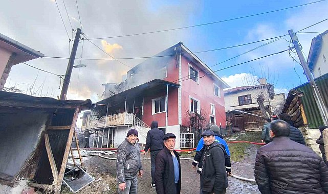 Bolu'da baca yangını evi küle çevirdi