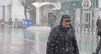 Bolu'da kar yağışı aralıklarla etkili oluyor