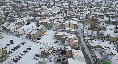Bolvadin kar yağışı sonrası beyaza büründü