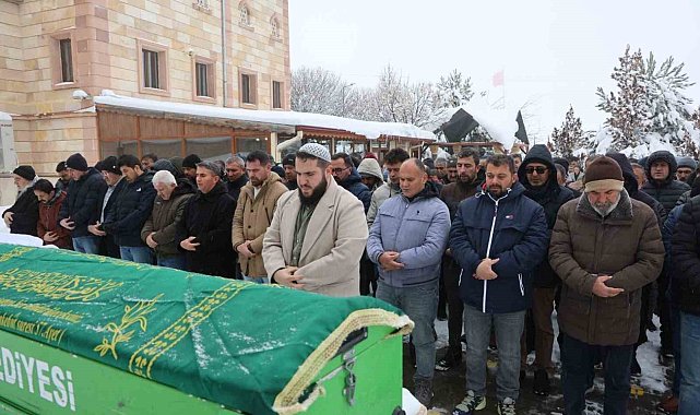 Boşandığı eşi tarafından öldürülen kadın toprağa verildi