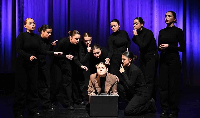 Bozüyük'te 'Zamazingo' adlı tiyatro oyunu büyük beğeni topladı