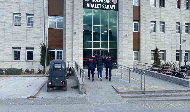 Burdur'da kaçakçılık ve uyuşturucu operasyonlarında 5 kişi tutuklandı