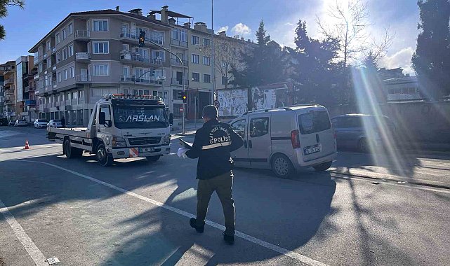Burdur'da kalp krizi geçiren sürücü 3 araca çarptı