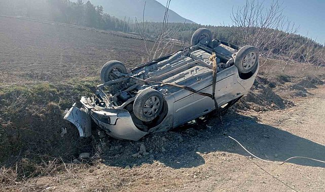 Burdur'da otomobil devrildi: 3 yaralı